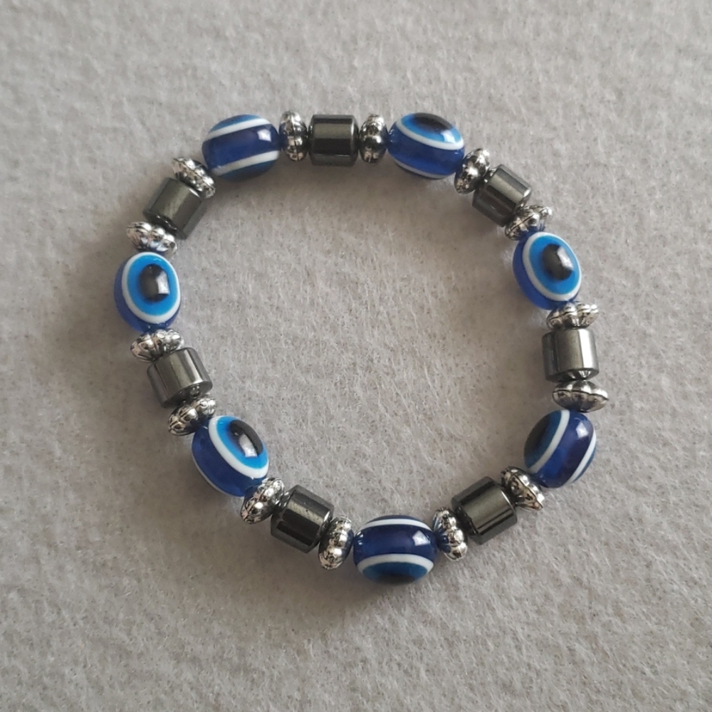 Eye and Metallic Bead Bracelet